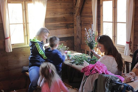 in der urigen Maibaumhütte