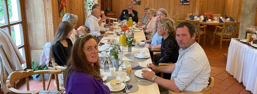 Gemütliches Beisammensein nach der Messe