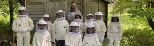 In Imkerkleidung